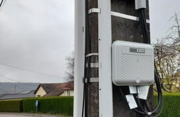 Point de branchement optique en façade, départ de la desserte à reprendre en souterrain